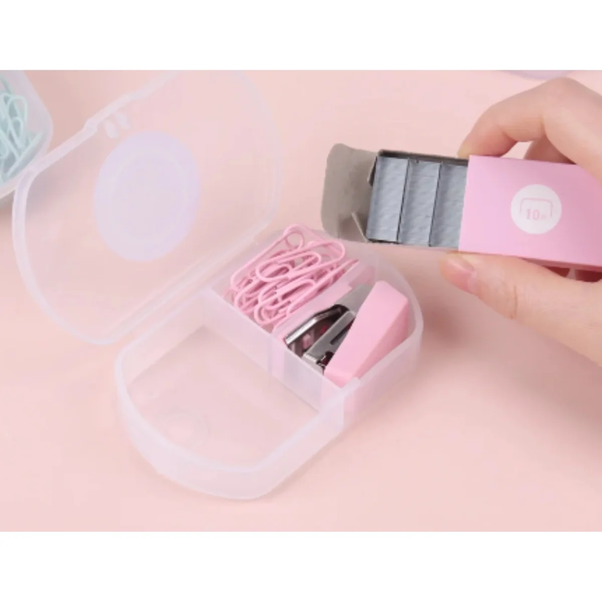 Mini Engrapadora y Clips Color Rosa - Imagen 3